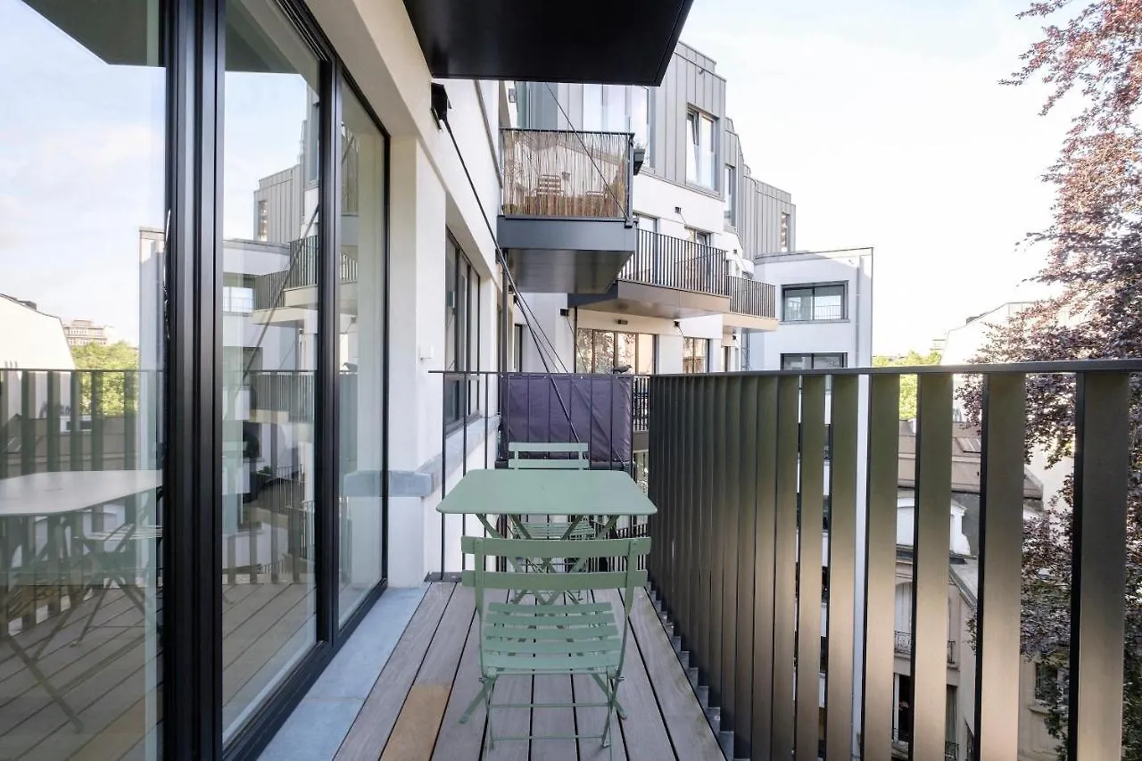 Nice 1 Bedroom With Balcony Avenue Louise Brussels Apartment